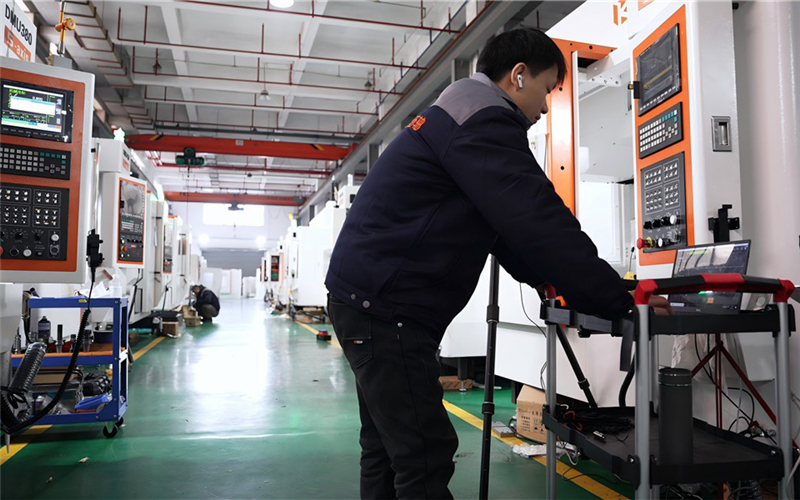 五轴联动加工中心在精密刀具制造中的应用